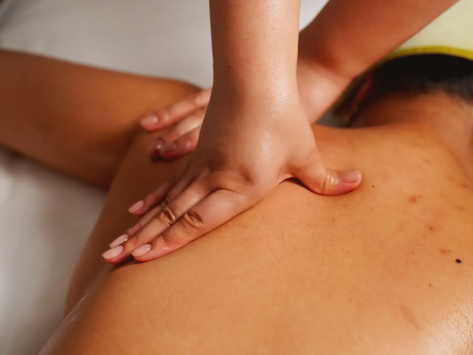 Special Combo: Back Massage + Reflexology